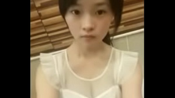 Remaja Tionghoa Imut Menari Menggoda Di Depan Webcam