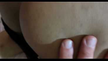 زوج مصري مقموص يشاهد زوجته المصرية ممتلئة الجسم تتلقى جماعًا خلفيًا مكثفًا