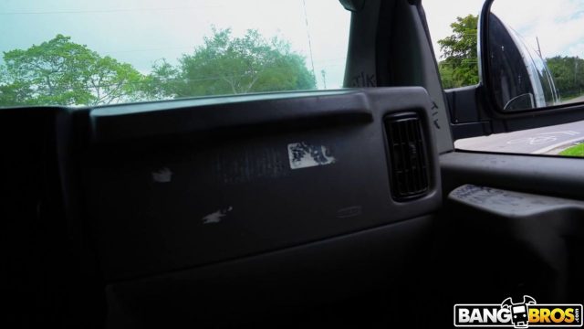 Basah-basahan Panas Di Dalam Bus Hujan Bareng Xxlayna Marie