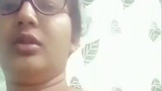 Bengali Cantik Buka Bra Dan Mainin Puting Sendiri
