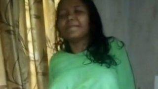 Malam Panas Dengan Teman Istri Yang Menggoda