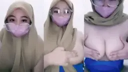 Ukhti Berhijab Berkacamata Pamer Payudara Montok
