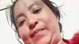 Video Panas Ranjang – Gadis Desi Memamerkan Kemolekan Tubuhnya