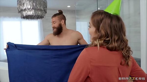 Goyang Hot Ngentot Sama Cewek Seksi Sekamar / Brazzers / Download Full Di Https://zzfull.com/roomm