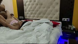 Riya Ngesek Kontol Besar Palsu Sampai Eek Keluar Sambil Ngomong Hindi