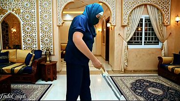 Cewek Pembantu Rumah Tangga Berhijab Disuruh Ngewe Bosnya Dan Telan Semua Air Mani Sampai Habis.