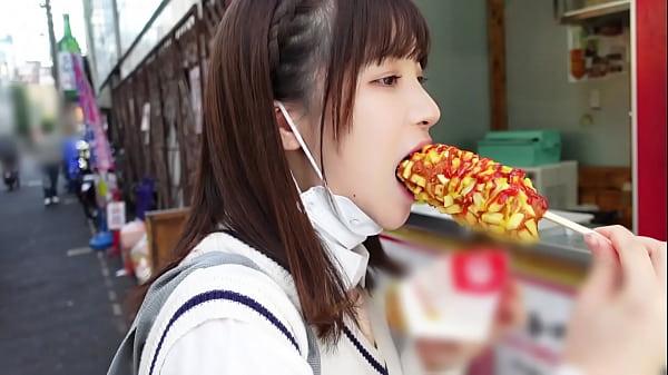 韓国好きな今どき女子高生と韓流デート、はみ出る陰毛がたまらない無処理マンコ。モチ肌が輝く中、奥まで届く激ピストンで思考停止直前！