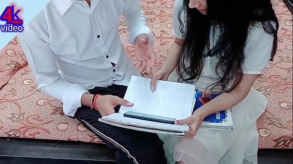 Cewek Kuliahan India Lagi Seru-serunya Ngewe Desi, Suara Hindi Jelas Banget Bikin Makin Panas.