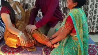 Ibu Dan Anaknya Digilir Majikan Dalam Threesome Desi Yang Panas.