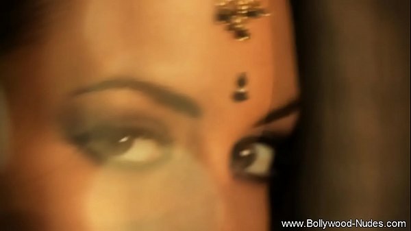 Ibu-ibu India Seksi, Menggoda, Bikin Ngiler.