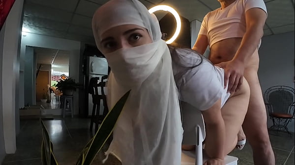 Ibu-ibu Berjilbab Minta Dimuntahin Di Pantat Setelah Digebukin Habis-habisan – Ngentot Hijab