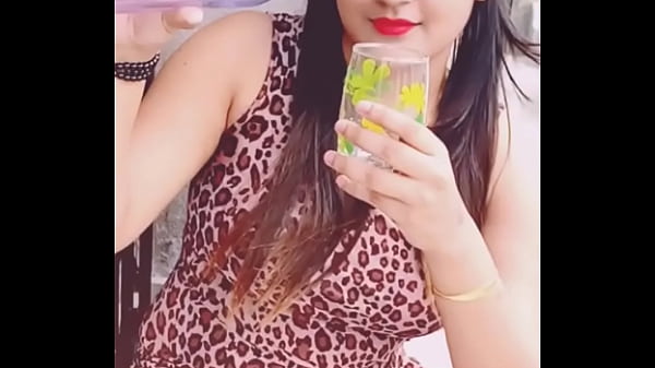 Cewek India Pose Nungging, Siap Digoyang.