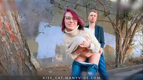 Kisscat Sarapan Cinta Sosis – Agen Jalanan Jambret Cewek Rusia Buat Ngewe Di Luar