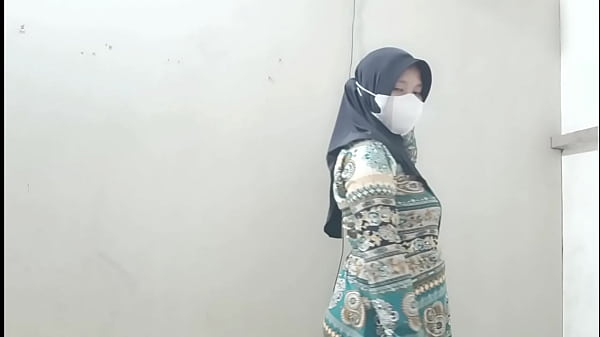 Ngentot Istri Tetangga Pas Suaminya Berangkat Kerja, Enak Banget Rasanya Sambil Nahan Desahan.