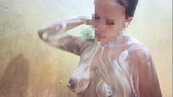 Lihatin Aku Mandi Sayang, Biar Kamu Makin Bernafsu.