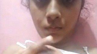 Bubblegum Boobs Desi Xposed → Montok Desi Kena Expose, Payudara Kenyal Kayak Permen Karet.