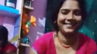 Cewek India Buka Saree, Crot Nya Keliatan Full Bugil.