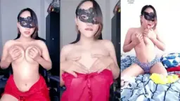 Miss Sunflo Pamer Tetek Basah, Toket Ngaceng Bikin Ngiler.
