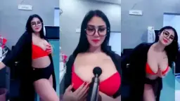 Sandra Toge Cantik, Host Mango Yang Bikin Muncrat Di Meja Live