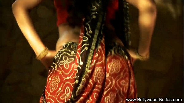 Cewek India Kulit Sawo Matang Goyang-goyang Seksi Bikin Makin Panas.