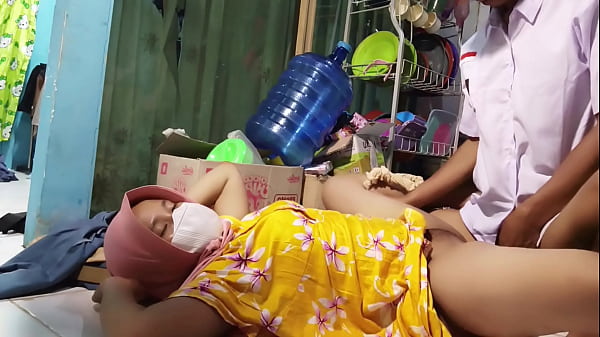 Ajak Ngentot Sama Ibu Tiri Pas Mau Berangkat Sekolah, Rasanya Bikin Ngilu Dan Nafsu.
