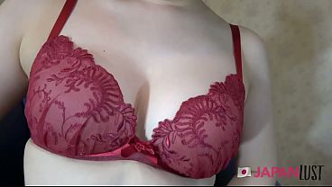 Gadis Jepang Montok Besar Dikocok Sampai Crot Di Memek