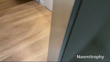 Liburan Ngewe Sama Adik Tiri – Naomi Noel