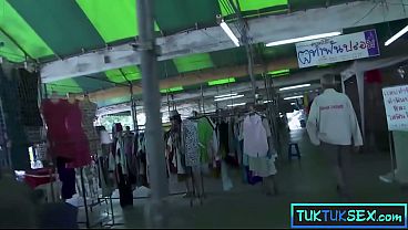 Dua Bule Bule Ngejemptut Cewek Thai Mungil Berdaging, Lidahnya Udah Ditindik