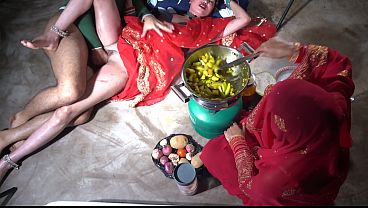 Ibu Tiri India Desi Ngentot Di Dapur Pake Omongan Kotor Bahasa Hindi Yang Bikin Makin Panas.