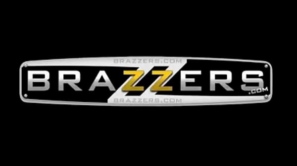 Brazzers, Bintang Porno Bertetek Gede Bikin Makin Pengen!