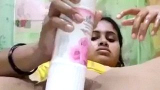 Desi Cewek Colmek Pake Botol Pengharum Ruangan, Basah Semua