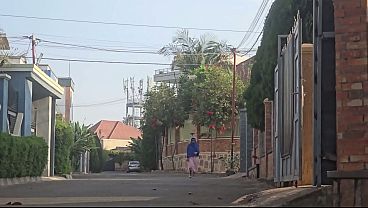 Astaga, Seorang Ibu Arab Colmek Di Luar Rumah Dekat Jalan Raya.