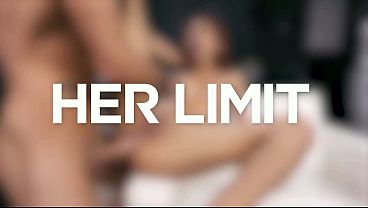 Cewek Asia Langsing Pake Lingerie Pink… Diminyaki Dan Dicocoli Keras Di Lubang Belakang.
