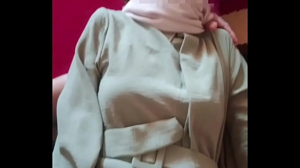 Saudari Tiri Berhijab Digaruki Habis-habisan Pas Momen Lebaran
