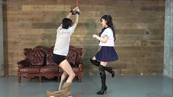 Tante Jepang Pamer Bola Besar, Siap Dihajar Kencang!