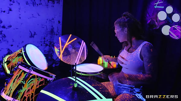 Tonton Trailer Panas Bang The Drummer Dari Brazzers, Siap Bikin Mendingin!
