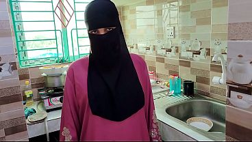 Selagi Istri Pergi, Suami Mesum Sama Pembantu Hijab Di Rumah Sepi